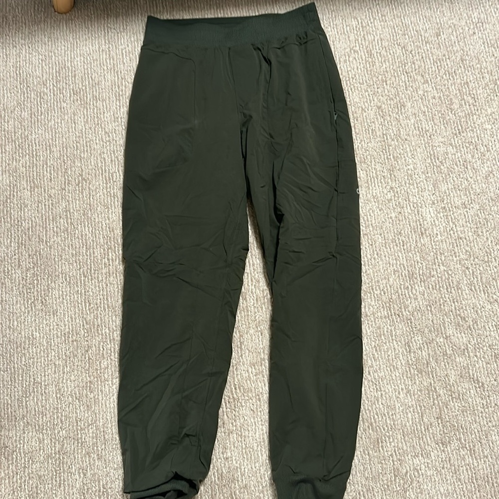 men’s alo joggers!